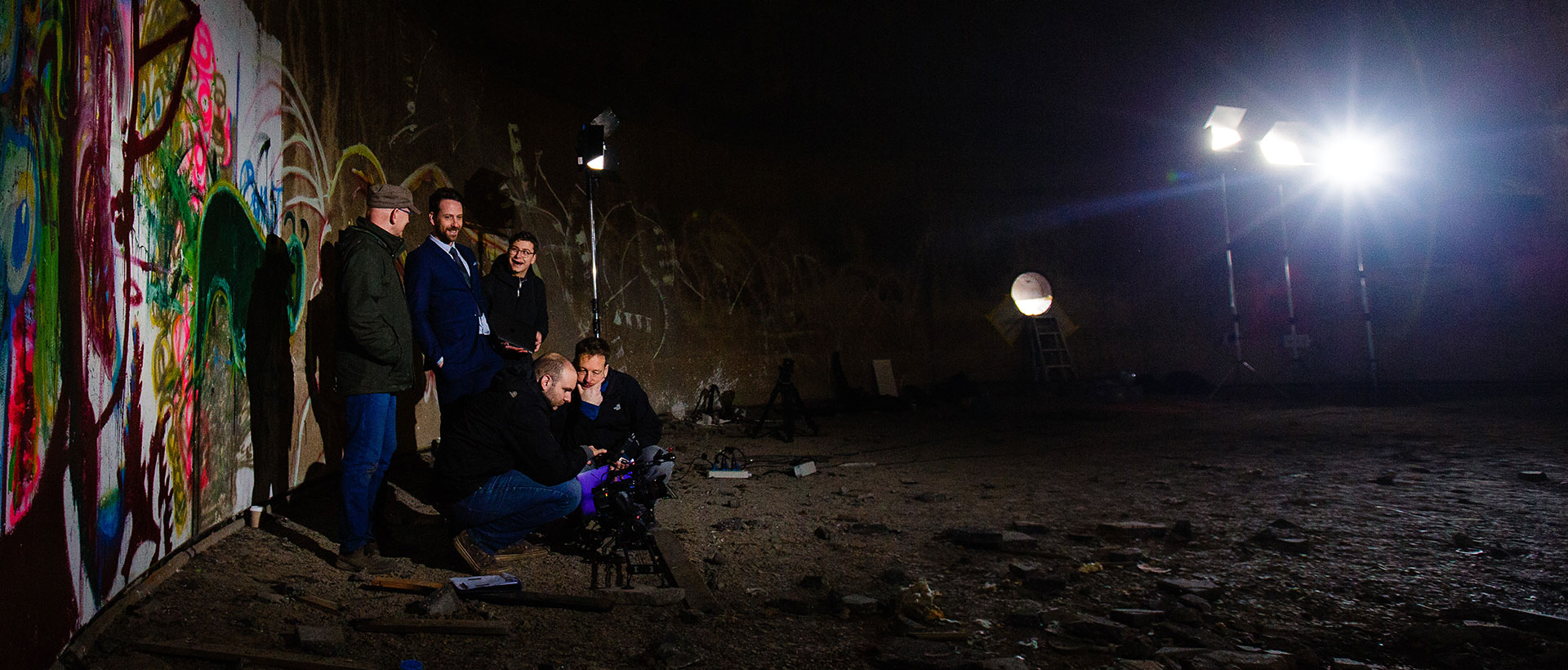 Achter de schermen bij een videoproductie Mondha Media Crew van Mondha Media op een filmset tijdens een video-opname voor een klant, storytelling bureau voor MKB en overheid