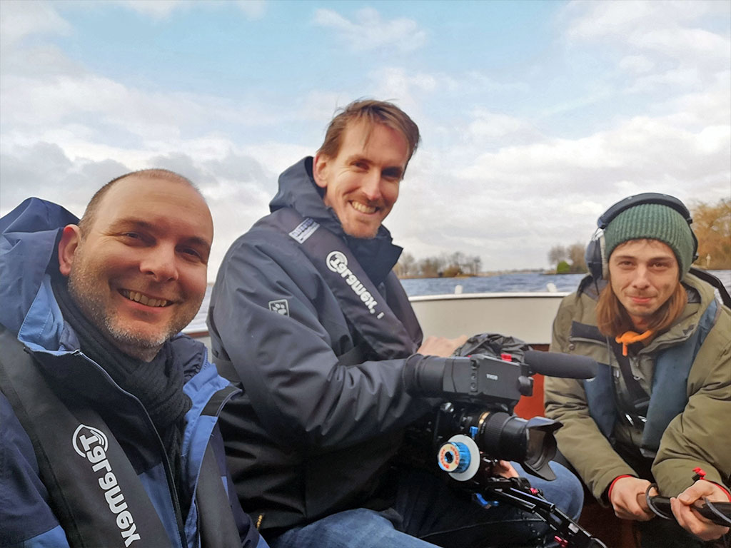 Mondha Media aan het werk — videoproductie op locatie Sebastiaan van Hamond met zijn videocrew tijdens een filmopname op locatie voor Mondha Media